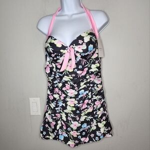 NWT‎ swimsuit dress/shorts.